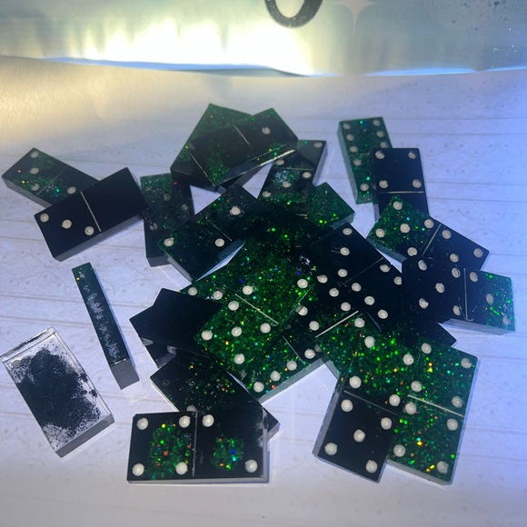 Dominos - Picture 6 of 6